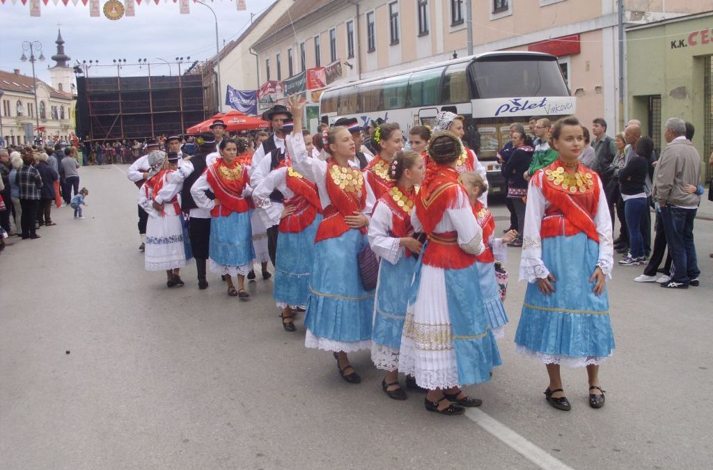 Više od 4000 sudionika u svečanom mimohodu 50. Vinkovačkih jeseni