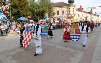 U svečanom mimohodu 75 folklornih skupina, 25 svatovskih zaprega i 50 konjanika