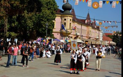 Mali folkloraši u mimohodu pokazali da su dostojni čuvari baštine svojih starih