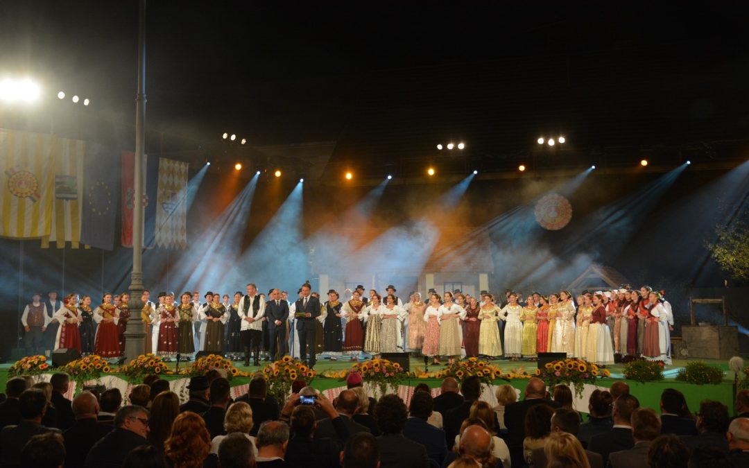 Ususret Državnoj smotri izvornog hrvatskog folklora