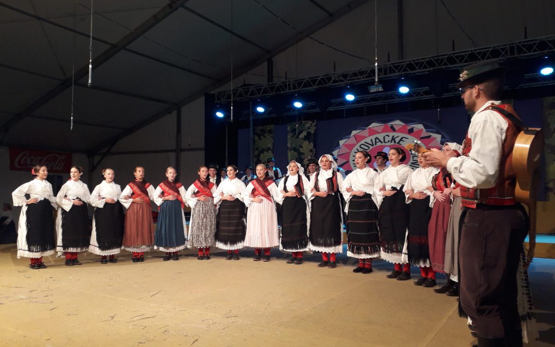 Vinkovačke jeseni – pozornica izvornog hrvatskog folklora