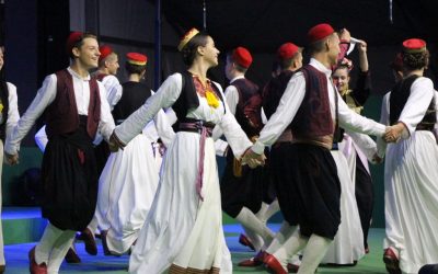 Mladi folkloraši oduševili Vinkovčane i njihove goste