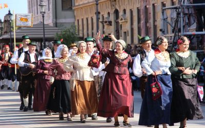 Svečani mimohod okupio 69 folklornih društava, 30 zaprega i 52 jahača