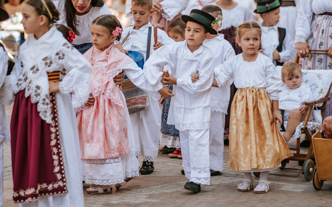 Preko 2000 mališana pokazalo kako voljeti i čuvati tradiciju