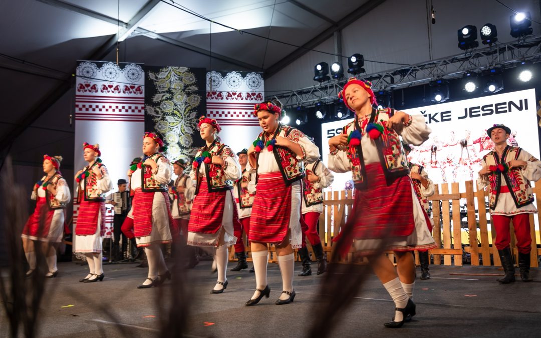 U četvrtom danu Folklorne večeri, Večer mode i ljepote te zabava uz TS Caprio