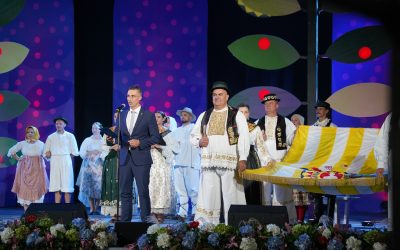 Pretposljednji dan u znaku Državne smotre izvornog hrvatskog folklora i koncerta Zvonka Bogdana