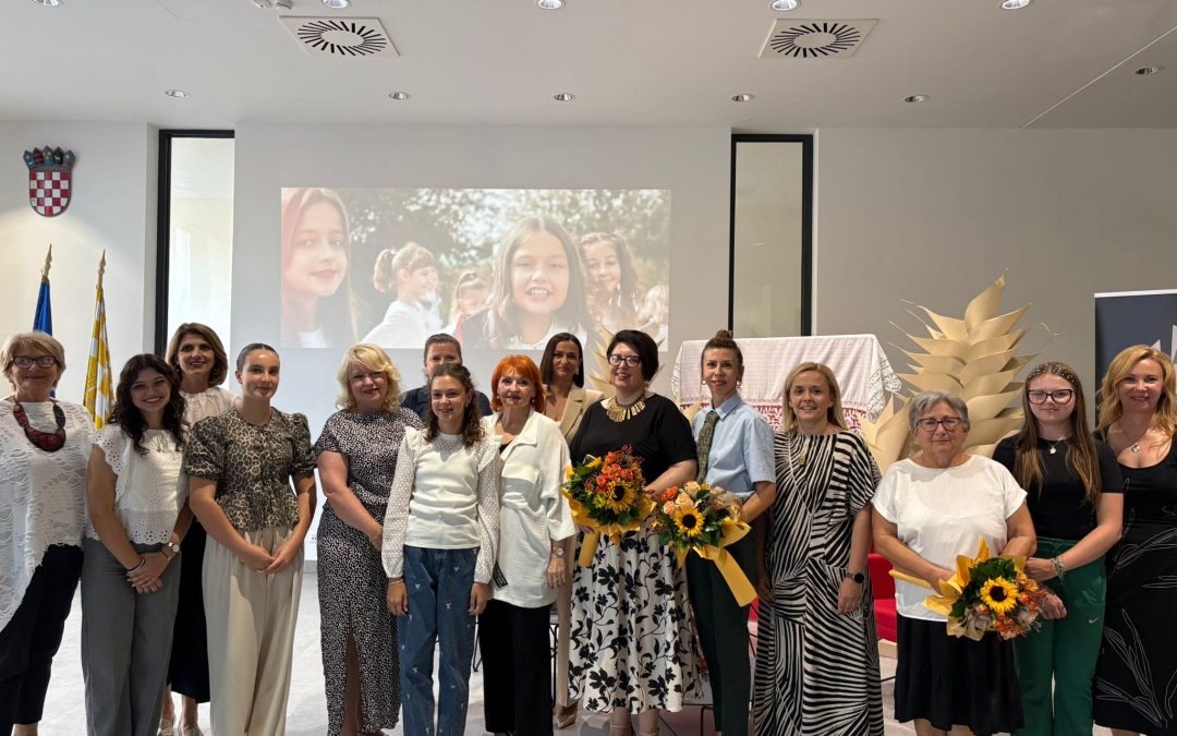 Ana i Monika pobjednice 5. Literarnog natječaja Malih vinkovačkih jeseni