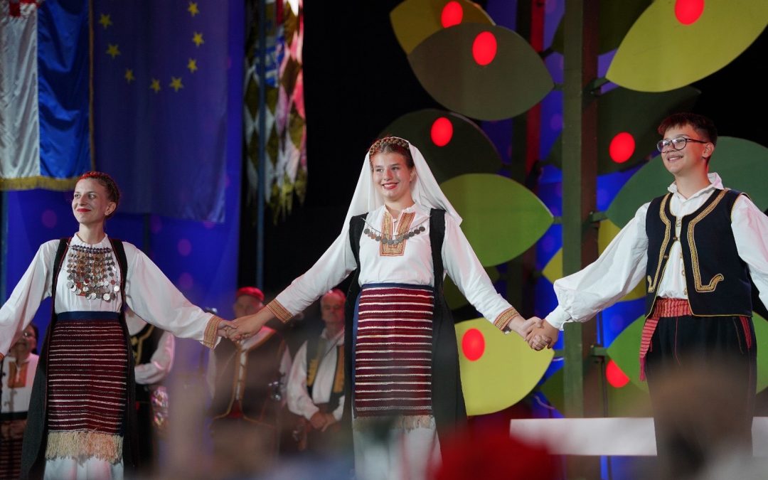 Veliko finale Vinkovačkih jeseni – svečani mimohod i koncert Prljavog kazališta